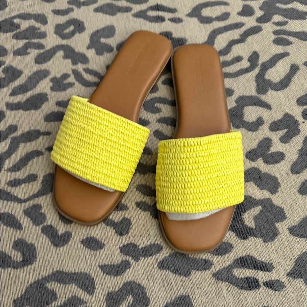 NEW Cushionaire Woven Yellow Slide Sandals Size 8